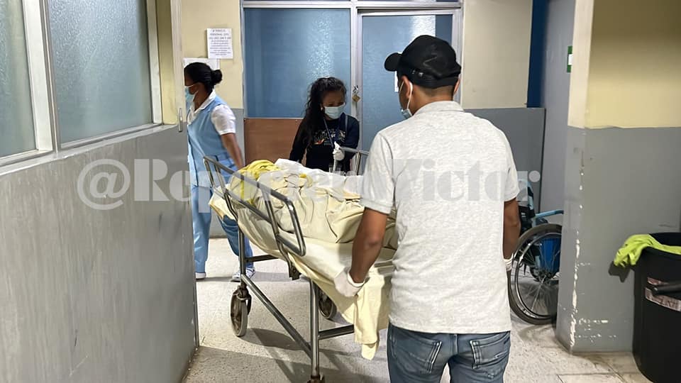 Padre asfixia a sus tres hijos y después se quita la vida