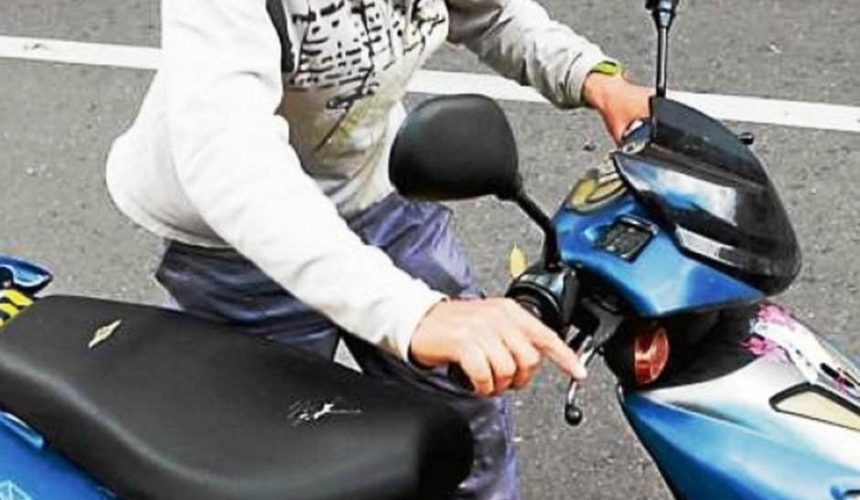 Fingió estar ebrio para robarse una motocicleta