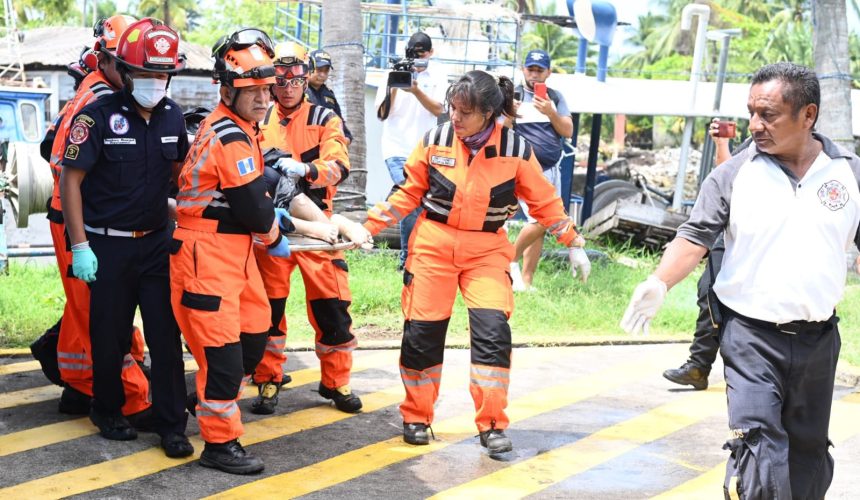 bomberos voluntarios encuentran a niñas