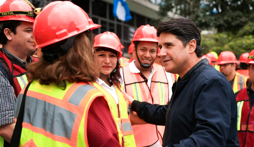 Ricardo Quiñónez firma acuerdo en pro de Rio Las vacas