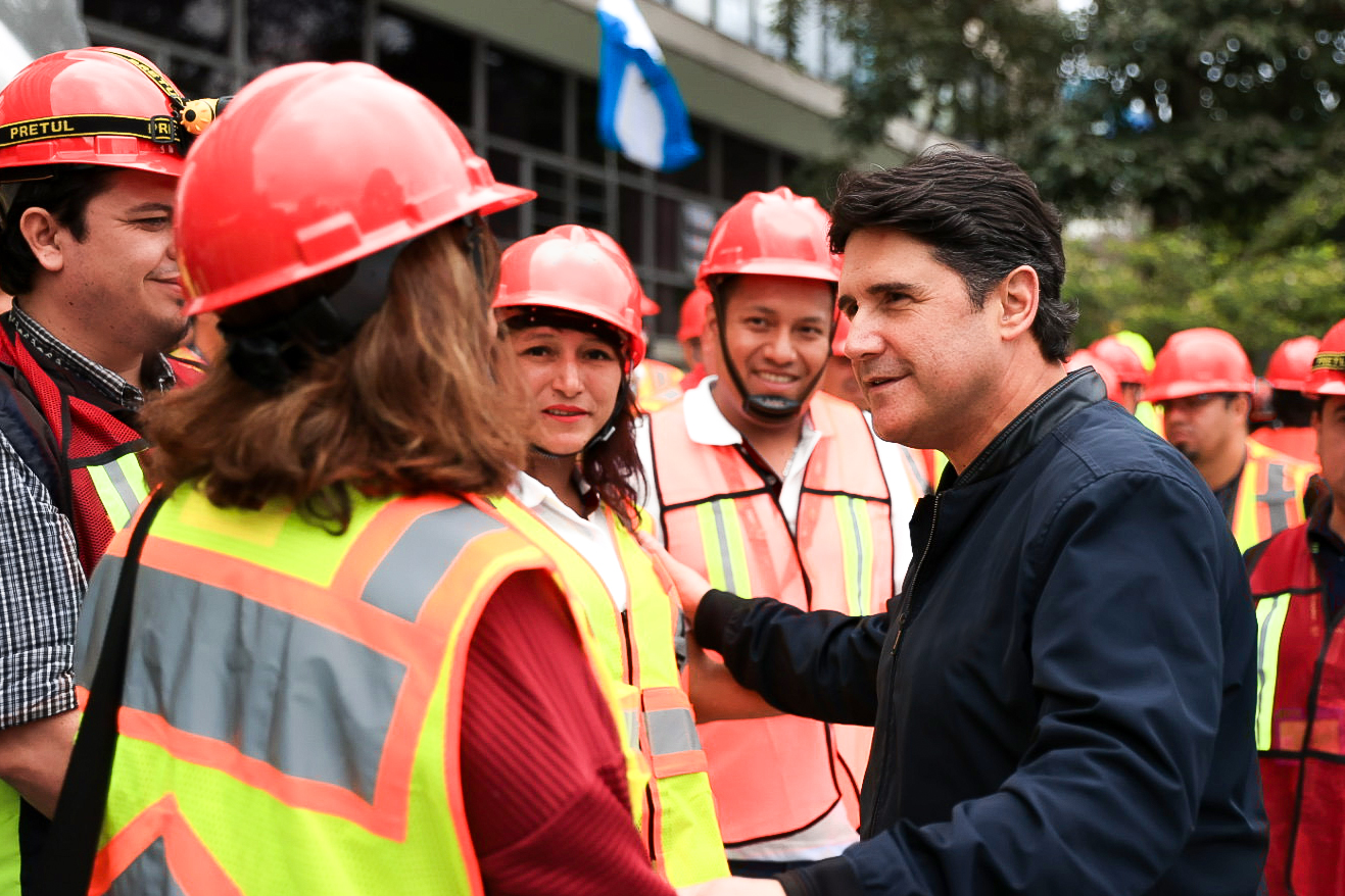 Ricardo Quiñónez firma acuerdo en pro de Rio Las vacas