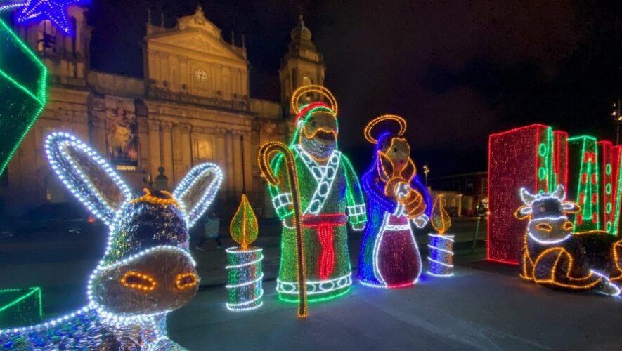 Ricardo Quiñónez ilumina la ciudad con el encendido de luces