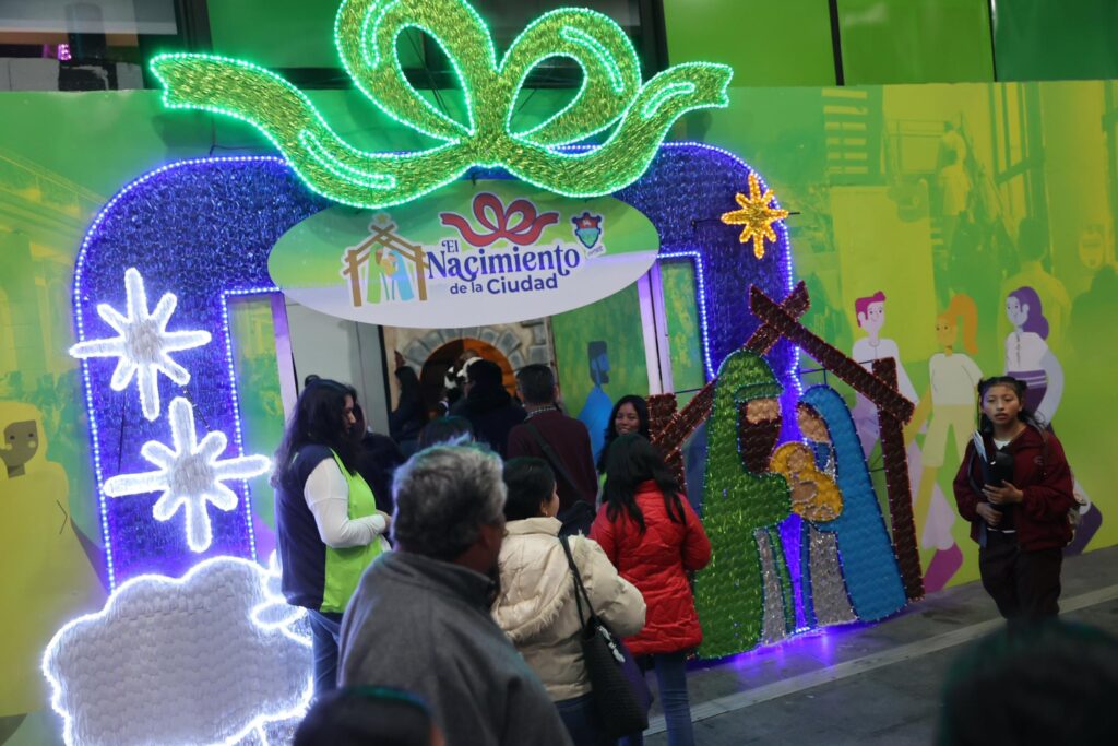 Un evento lleno de luces, atracciones y tradiciones marca el inicio de las festividades navideñas en la Plaza de la Constitución.