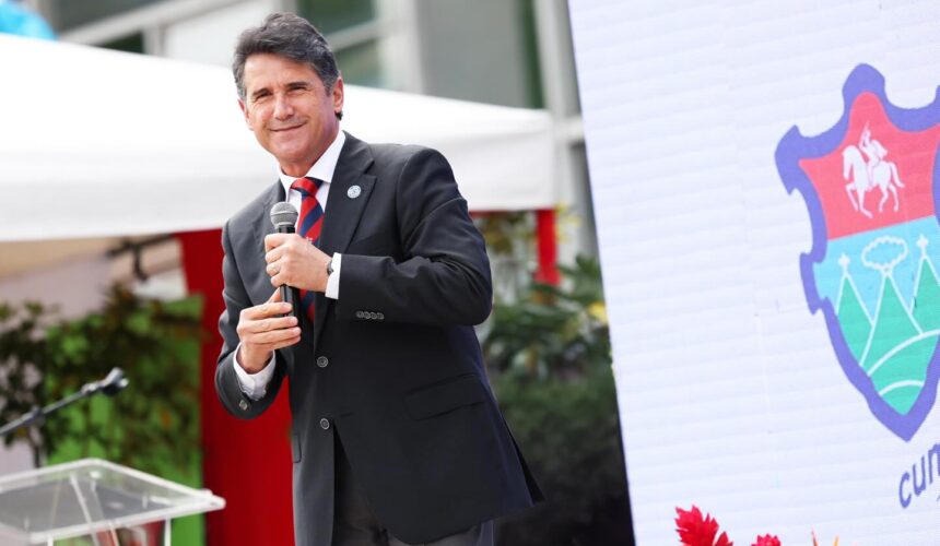 Ricardo Quiñónez encabeza la graduación de Bomberos Municipales