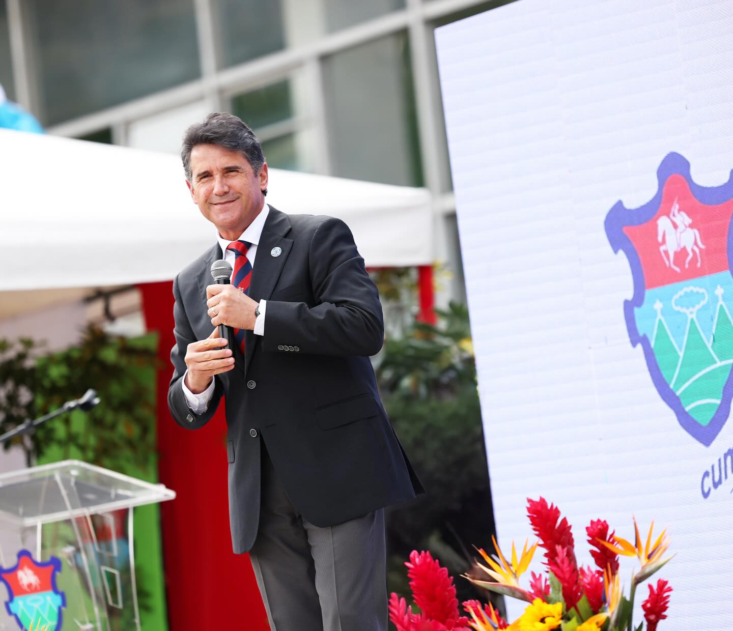 Ricardo Quiñónez encabeza la graduación de Bomberos Municipales