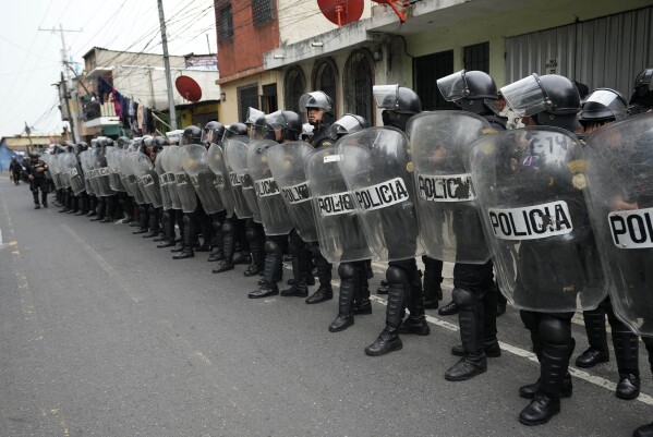 Tensión en Guatemala: Antimotines dispersan protestas contra seguro obligatorio