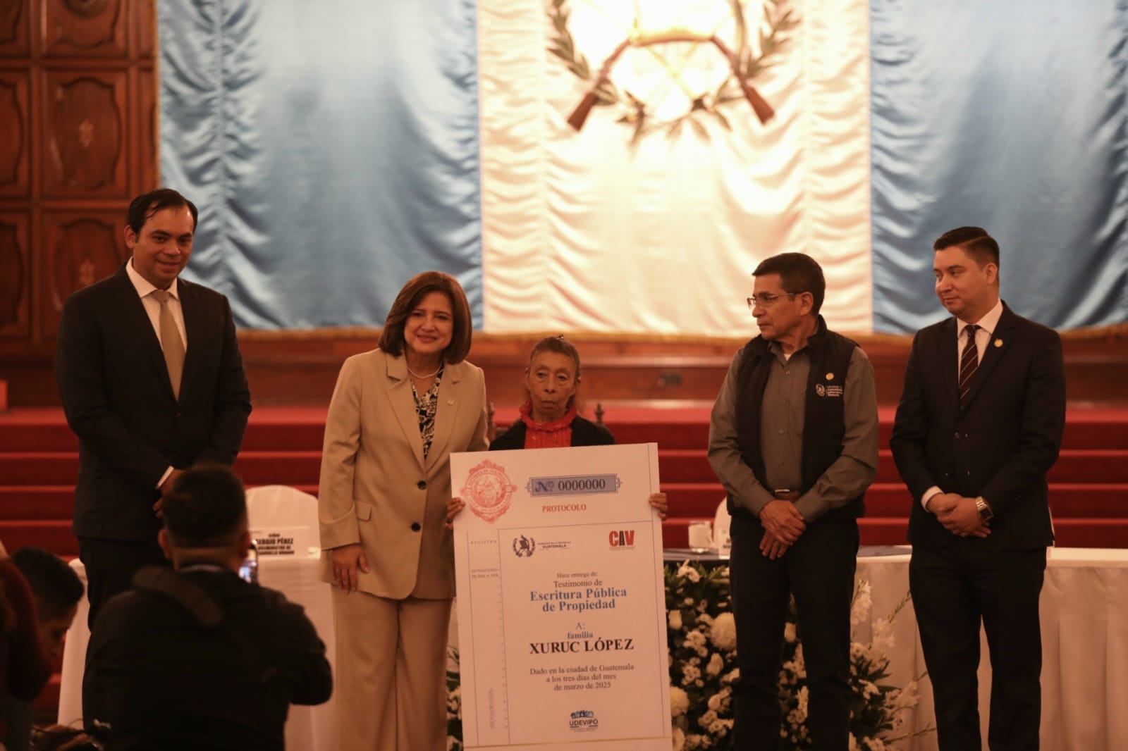 Presidencia en funciones entrega más de 350 escrituras de propiedad