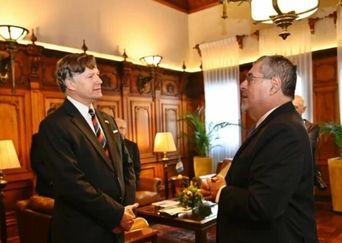 Bernardo Arévalo y Christopher Landau