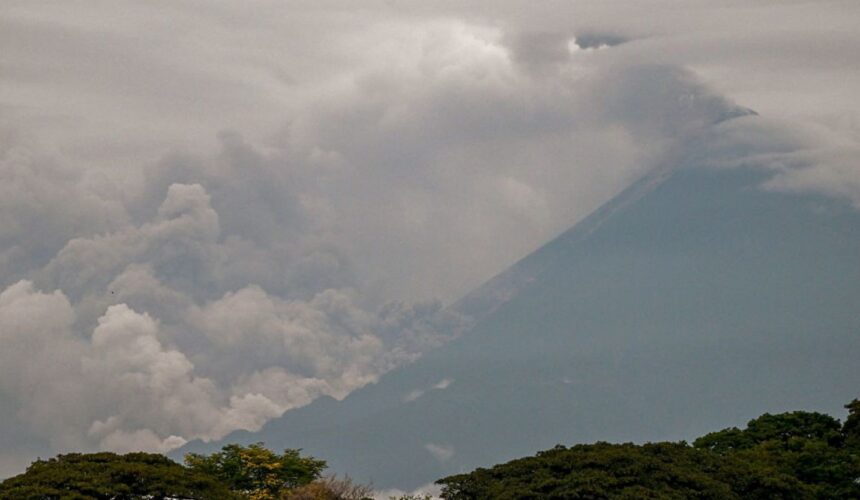 volcán de fuego en guatemala