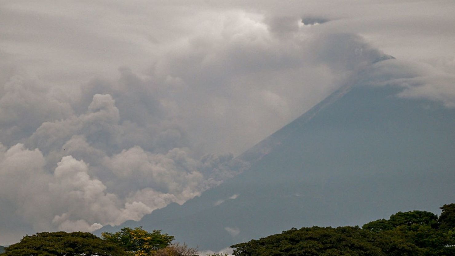 volcán de fuego en guatemala