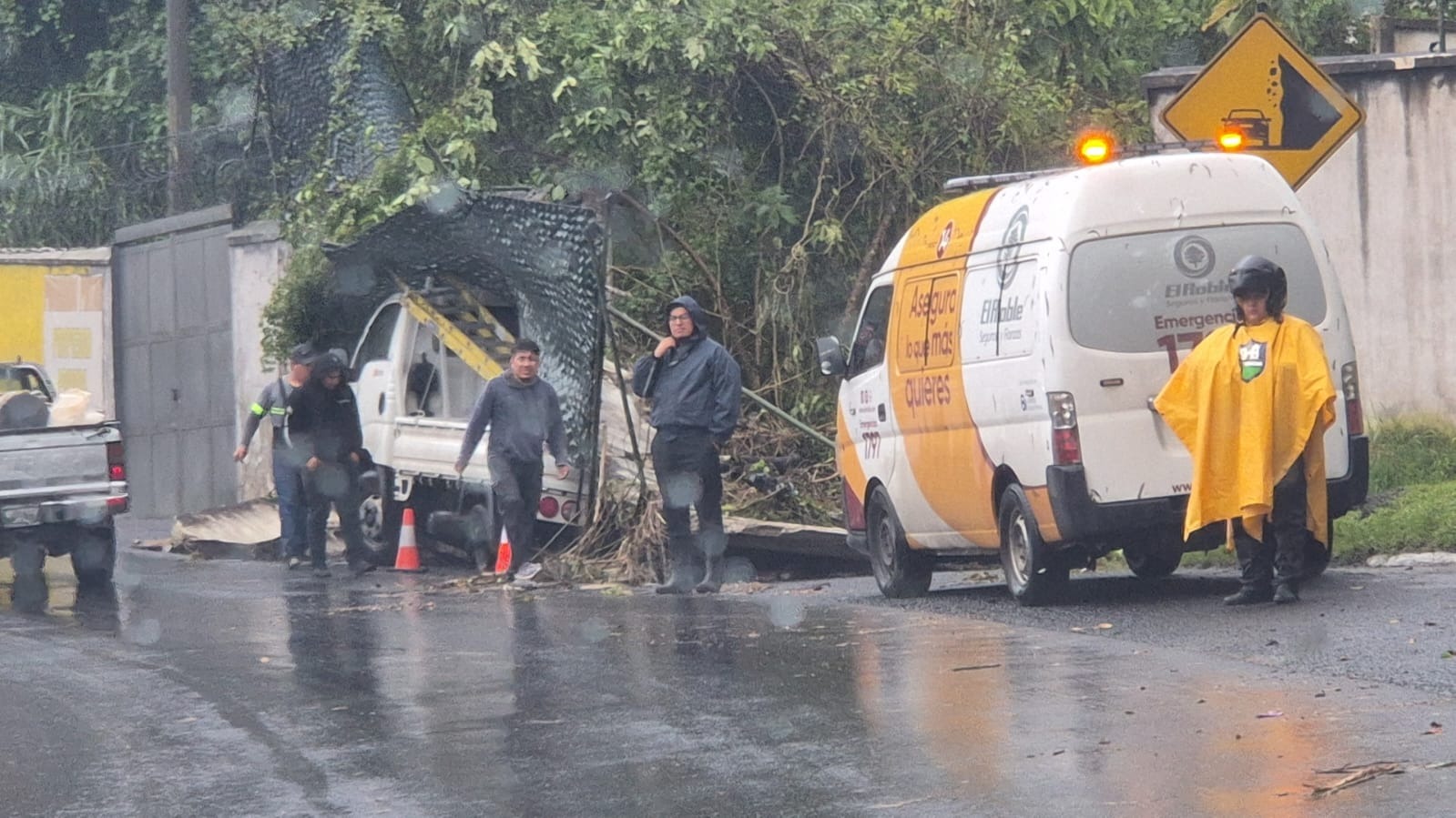 inundaciones en la carretera a El Salvador