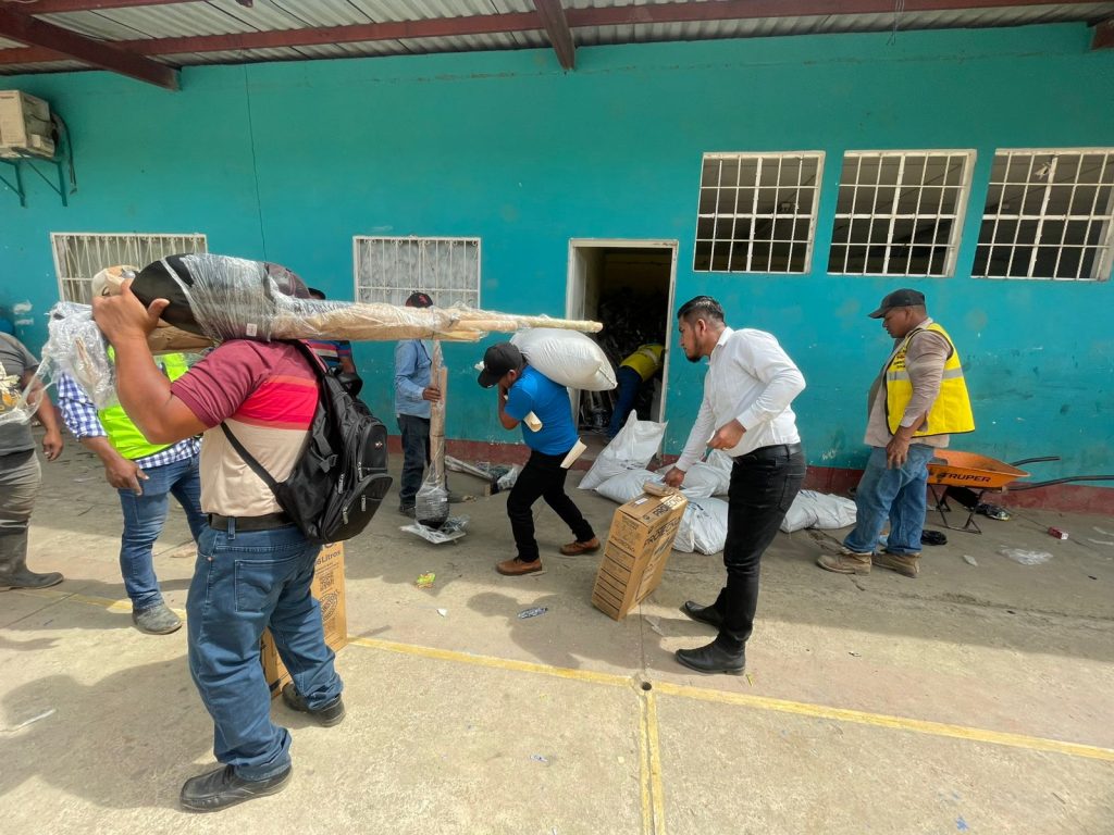 Gobierno de Guatemala entregó suministros para impulsar huertos familiares.