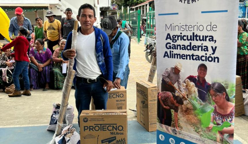 Gobierno de Guatemala entregó suministros para impulsar huertos familiares.