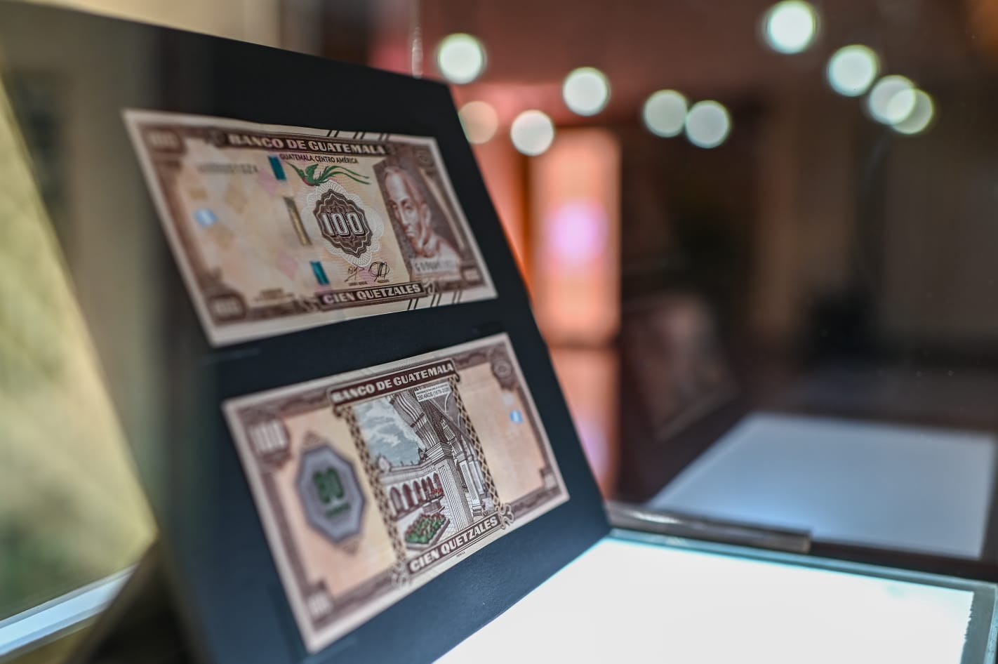 En la presentación, destacaron el diseño y la resistencia que tendrá este billete, el cual está elaborado con composición 100% de fibras de algodón