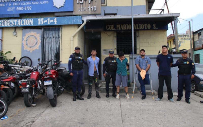 PNC captura a 5 sospechos en Villa Nueva.