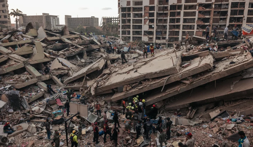 Edificios dañados y escombros en el norte de Venezuela tras el doble sismo de magnitudes 7.2 y 7.5 cerca de Yumare