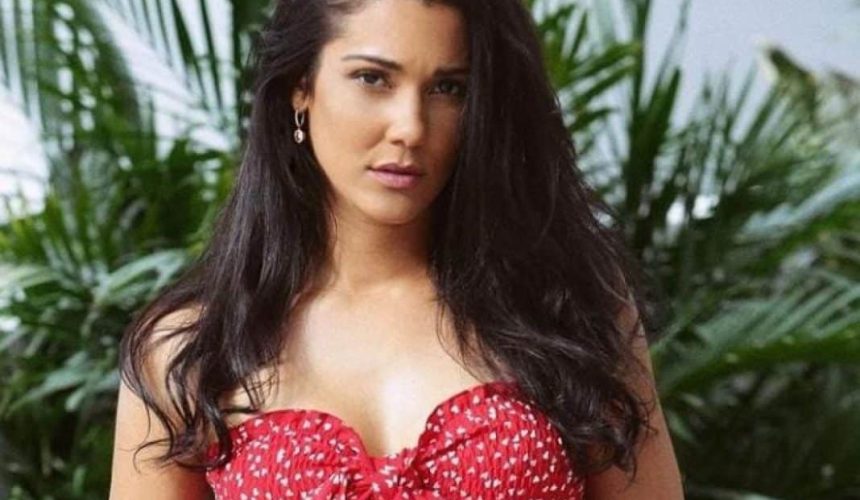 Camila Arteche en el Guatemala Fashion Week en la finca San Cayetano de Antigua, con el Volcán de Fuego al fondo
