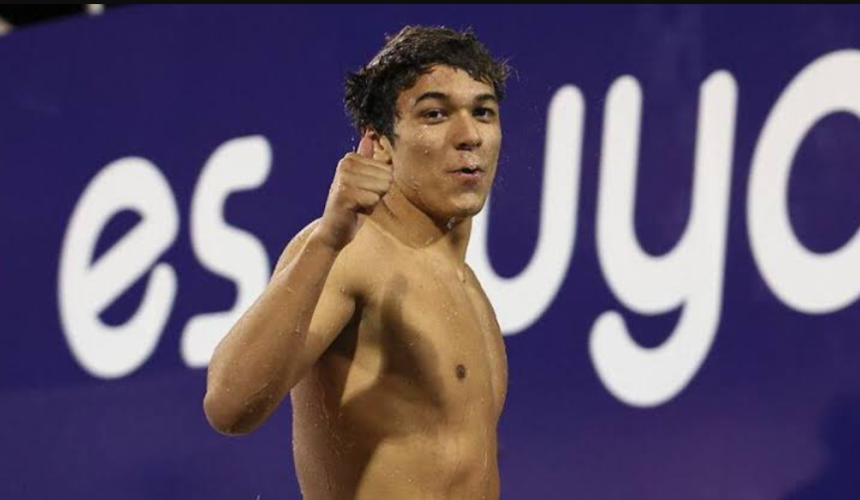 Roberto Bonilla con la medalla de oro y el premio a Mejor Atleta masculino de los Panam Sports Awards 2025