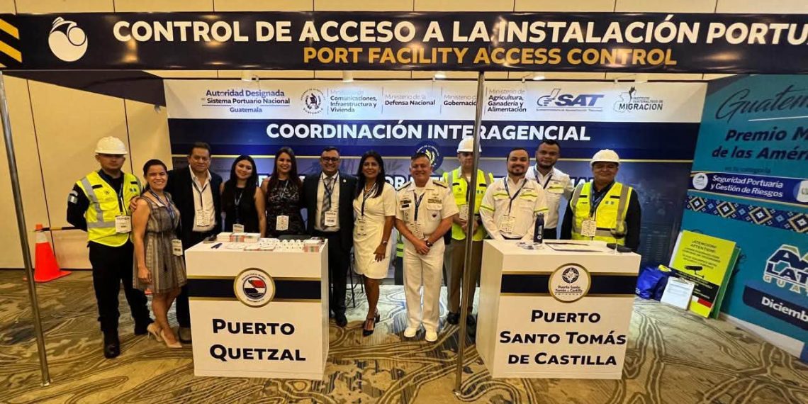 Delegación guatemalteca participando en el encuentro regional de autoridades y especialistas en desarrollo portuario en República Dominicana.