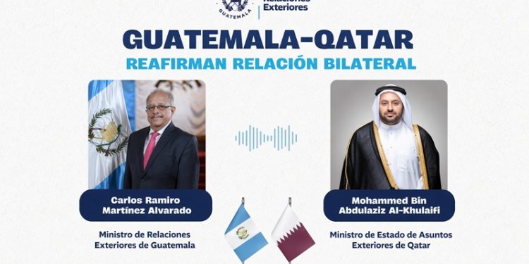 Autoridades de la Cancillería guatemalteca y representantes del Estado de Qatar durante la reunión para reafirmar la relación bilateral.